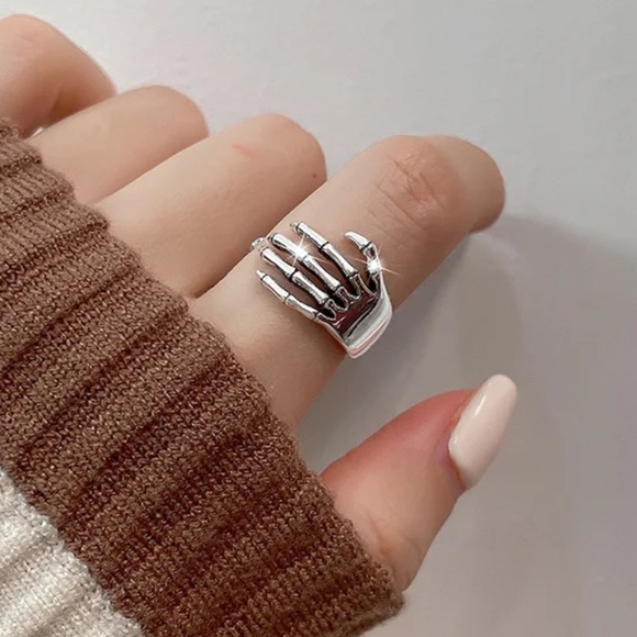 Jewelry - ⚡️Insta sterling silver fingers ring